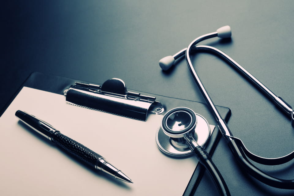 Stethoscope, pen and clipboard